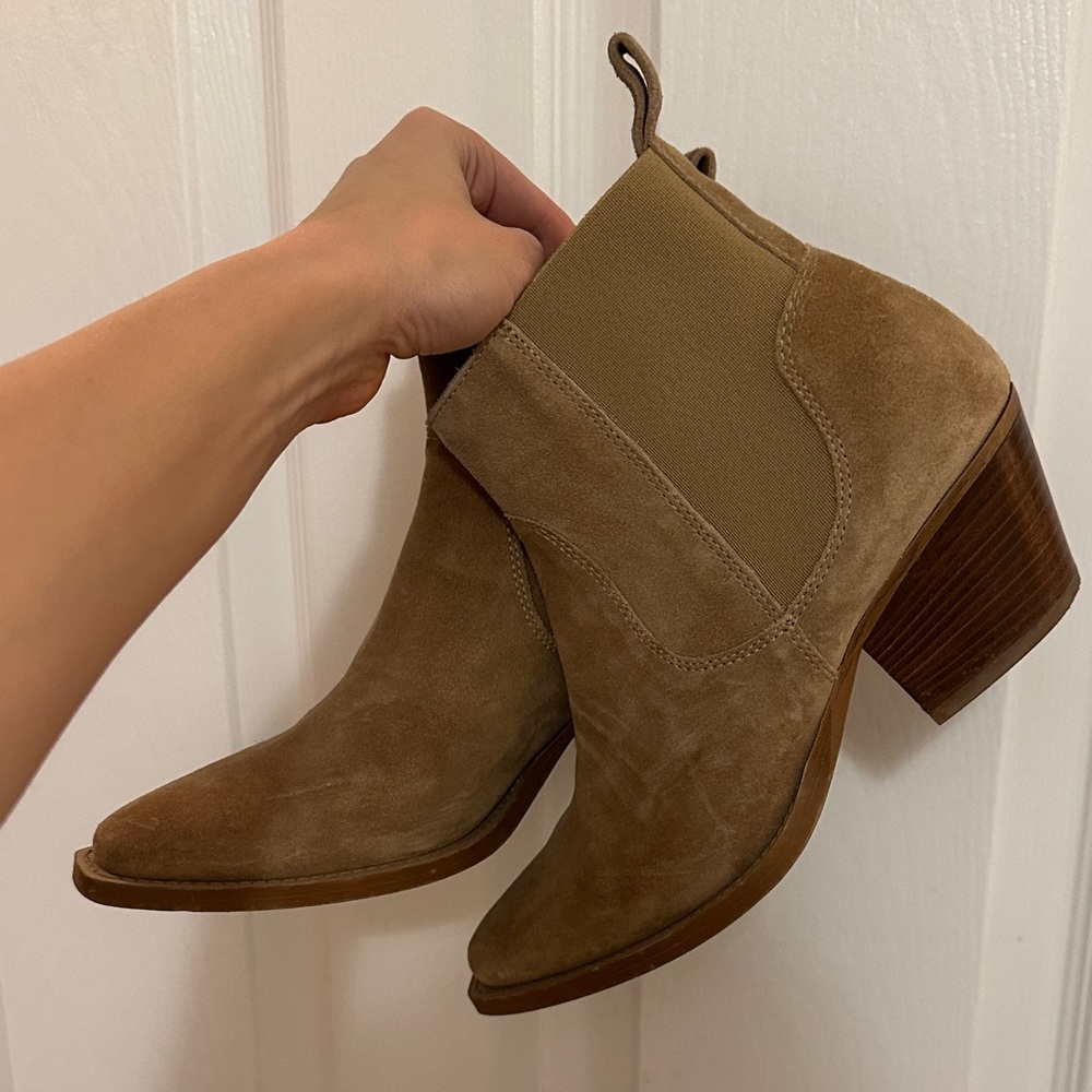 EVERLANE - Western Tan Suede Ankle Boots